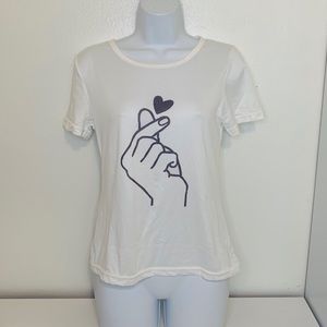White Kpop finger heart shirt